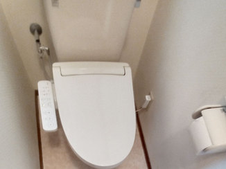 トイレリフォーム クッションフロアも同時に張り替え、キレイになったトイレ