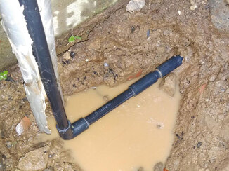 小工事 水漏れを解消した、樹脂製の水道管
