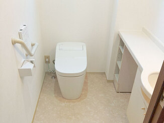 トイレリフォーム 自動開閉する使い勝手の良いトイレ